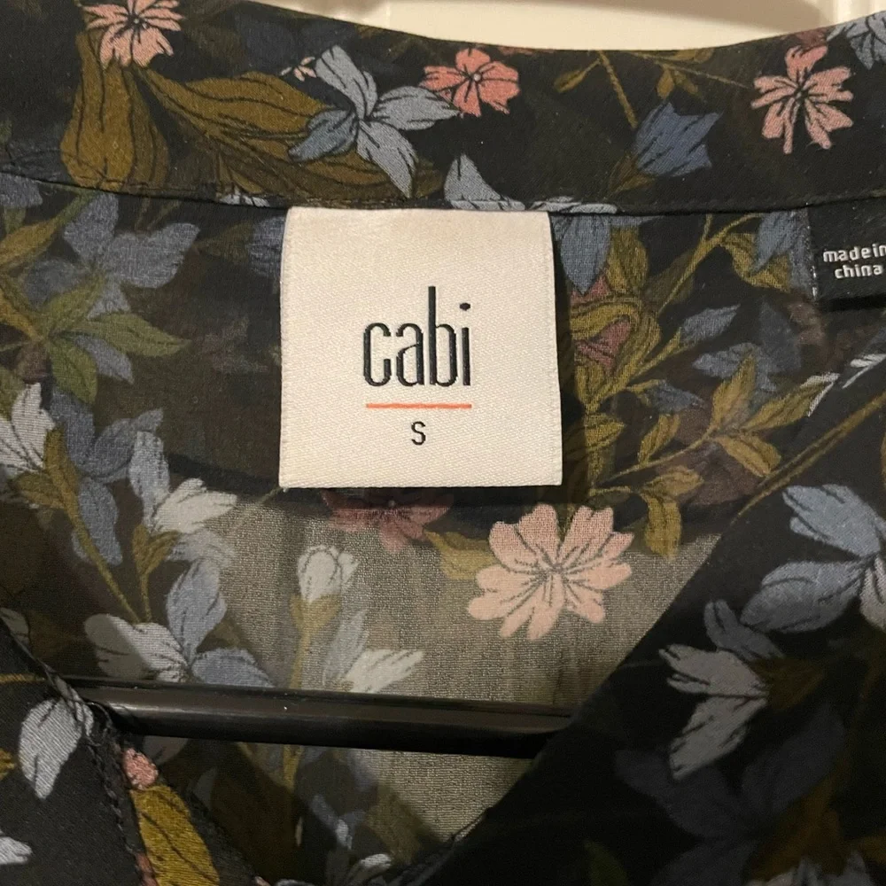 Cabi floral blouse - Picture 2 of 3
